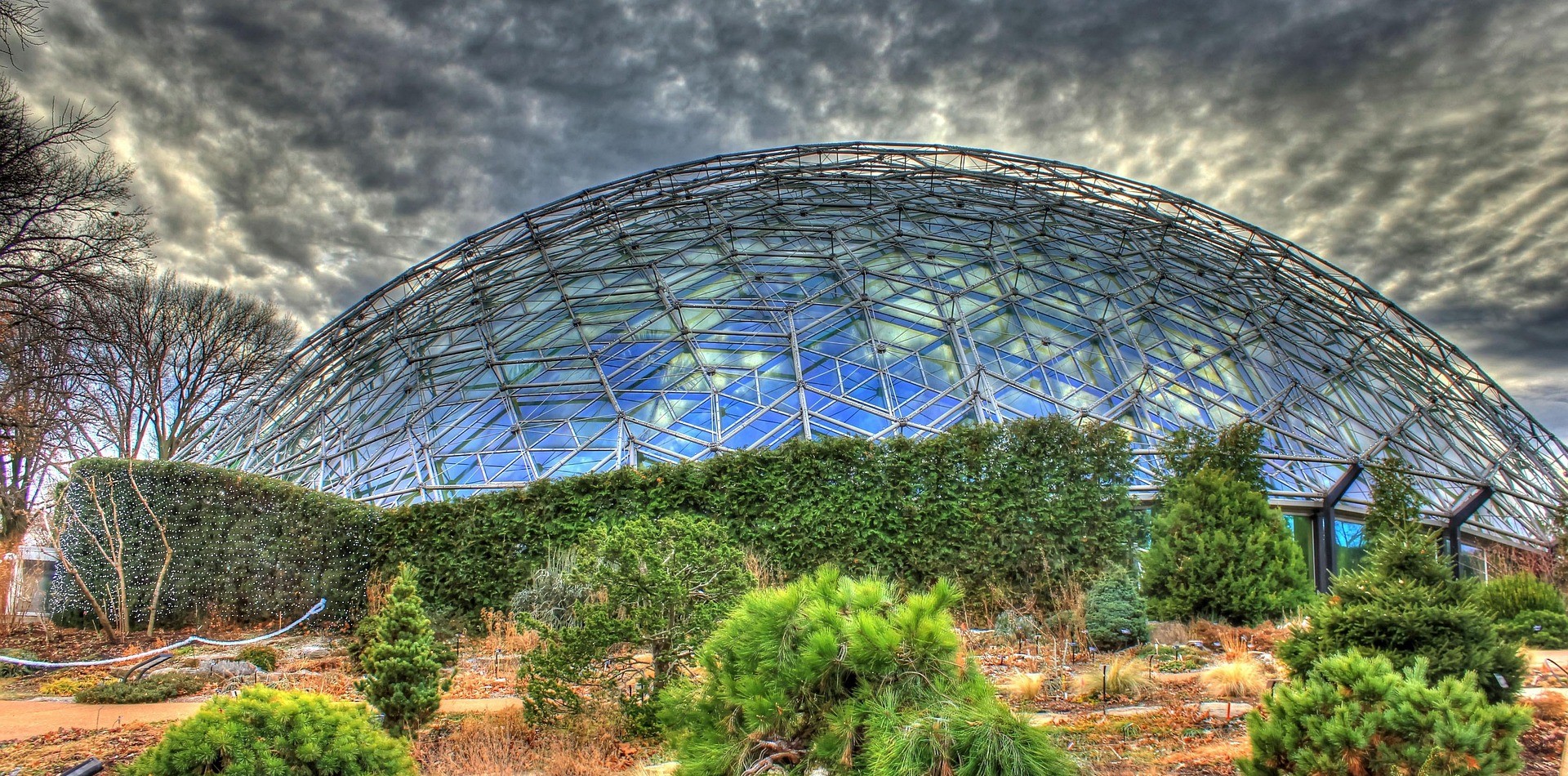 St Louis climatron-347383_1920 Durango CO to/from St Louis (STL) MO flight deal from $288rt